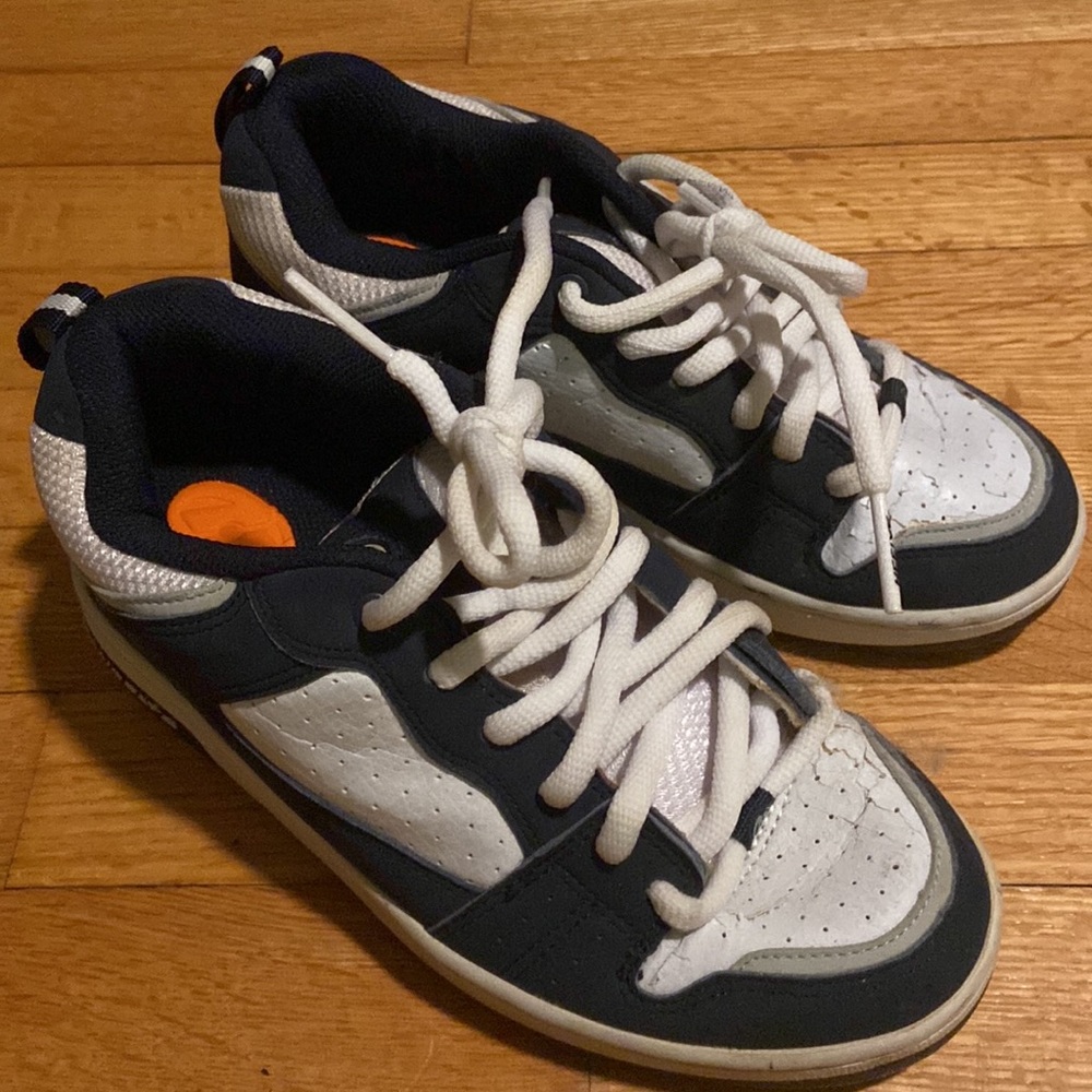 good cond Heelys skate style shoe blue and white sz 5